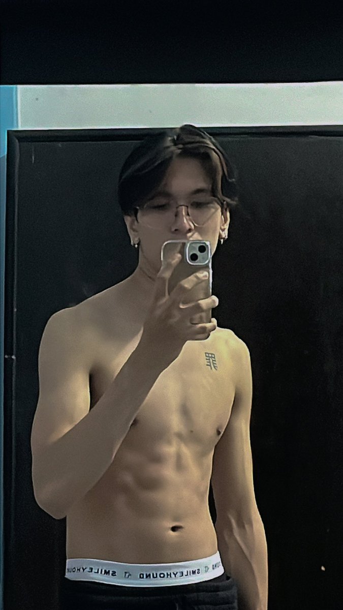 AKI (@aki1999die) on Twitter photo 