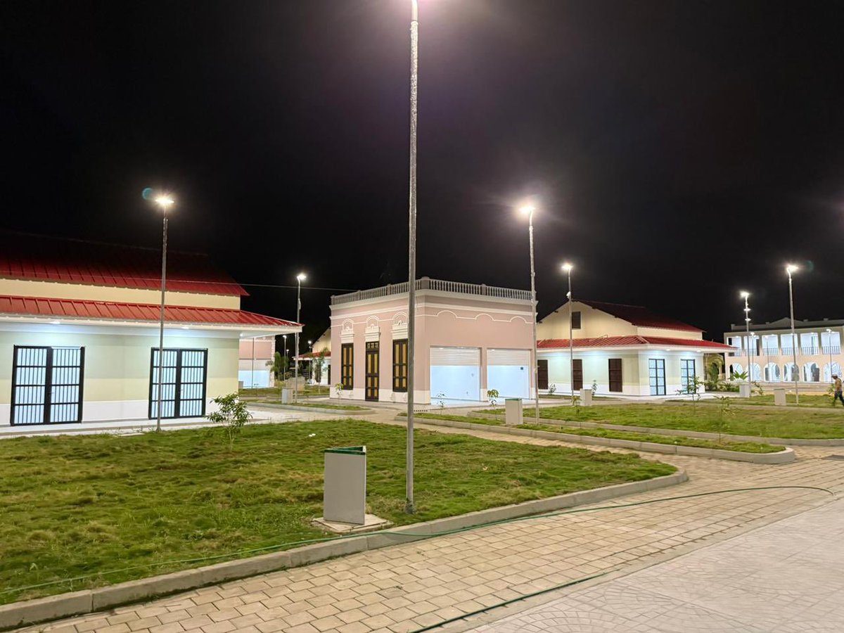 Mientras disfrutas del Lunes festivo quiero compartirte estas fotos del pueblito cordobés. 

El pueblito cordobés fue una obra que se pensó para brindar a propios y turistas un espacio dedicado a la cultura, gastronomía, arquitectura, arte, geografía, historia.

Muy pronto