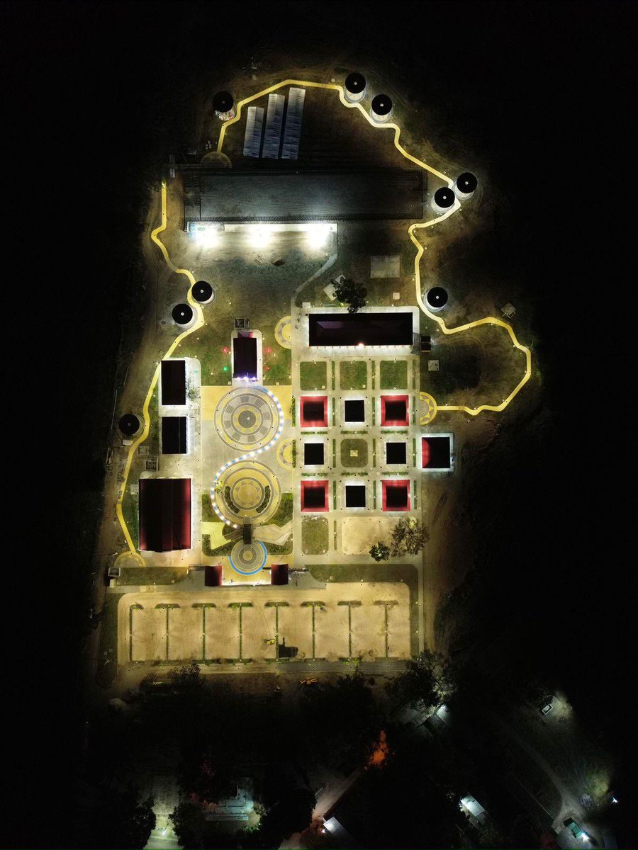 orlandobenitezm's tweet photo. Mientras disfrutas del Lunes festivo quiero compartirte estas fotos del pueblito cordobés. 

El pueblito cordobés fue una obra que se pensó para brindar a propios y turistas un espacio dedicado a la cultura, gastronomía, arquitectura, arte, geografía, historia.

Muy pronto nuestro Gobernador @ErasmoZB lo inaugurará en el marco del cumpleaños de nuestro Departamento y la celebración de la feria De Córdoba para el Mundo. 

Obras con sello de paz, que transforman el territorio y seguirán transformando vidas mientras preservan nuestra escencia cordobesa.

#PueblitoCordobés #CórdobaColombia