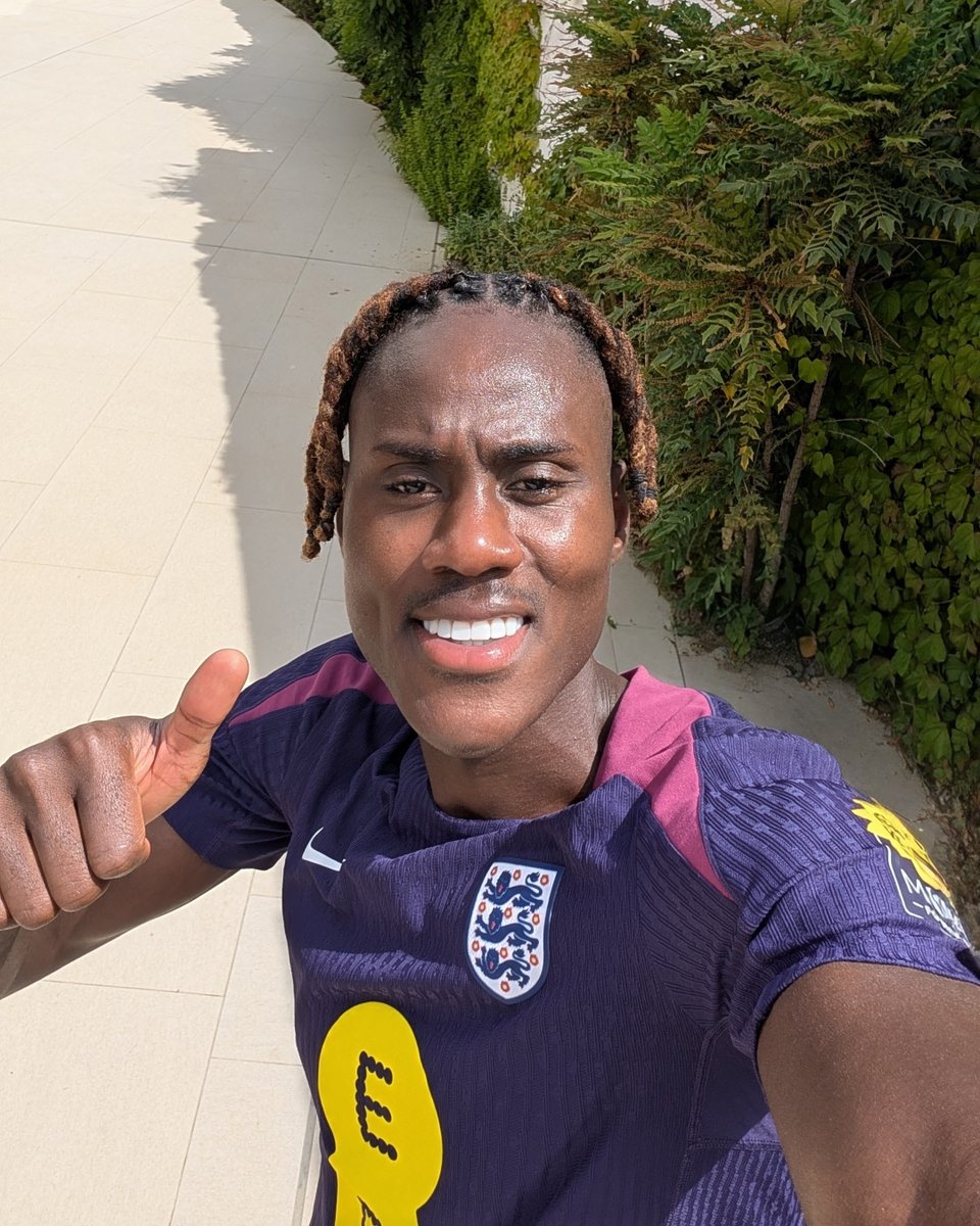 England tweet media