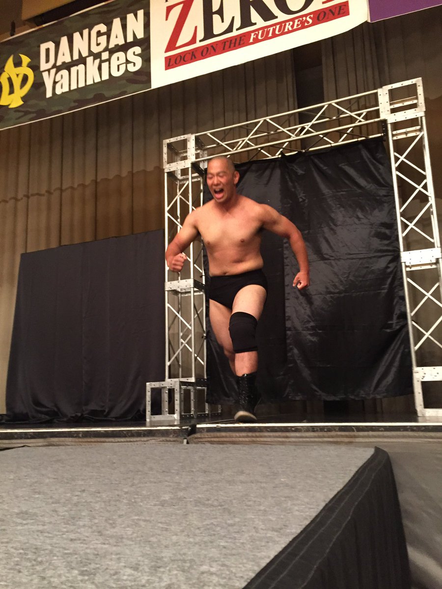 昨日また磐城氏の試合見て来ましたー。
試合時間は短かったものの、頭突き合戦で相手は流血、磐城氏も大きなタンコブ出来てかなり激しい試合💦
今はアライヴ&amp;メジャーズ所属との事。　
デビュー戦を生観戦してるオイラとしては感慨深かったです😀