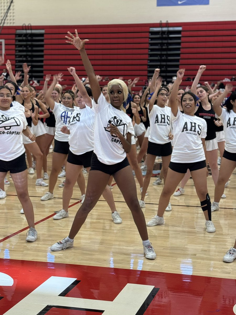 disdactivities's tweet image. 📣 Day 1 of #DallasISDCheerCamp is underway!
We’re thrilled to welcome 300 cheerleaders from 15 campuses across the district. Let’s go, teams! 💙💛 #DISDProud #CheerCamp2025