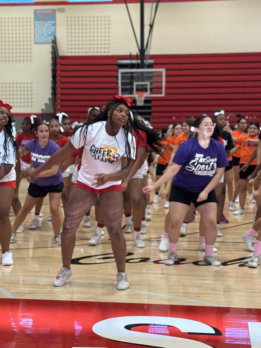 disdactivities's tweet image. 📣 Day 1 of #DallasISDCheerCamp is underway!
We’re thrilled to welcome 300 cheerleaders from 15 campuses across the district. Let’s go, teams! 💙💛 #DISDProud #CheerCamp2025