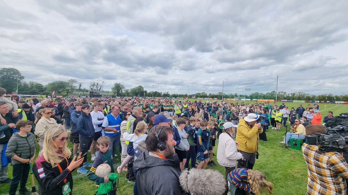 RnaG Spórt (@sportrnag) on Twitter photo Tá Corn Ghael Linn ag fanacht i Ráth Chairn. 'Siad Clann na nGael Seaimpíní Sóisear <a href="/CPnaGaeltachta/">Comórtas Peile na Gaeltachta</a> #CPnaG25
@Clann_na 2-21
<a href="/ClgNaomhNaille/">CLG Naomh Náille</a> 0-15
Comhghairdeachas leo
🥳🏆🥳 Tá Corn Ghael Linn ag fanacht i Ráth Chairn. 'Siad Clann na nGael Seaimpíní Sóisear <a href="/CPnaGaeltachta/">Comórtas Peile na Gaeltachta</a> #CPnaG25
@Clann_na 2-21
<a href="/ClgNaomhNaille/">CLG Naomh Náille</a> 0-15
Comhghairdeachas leo
🥳🏆🥳