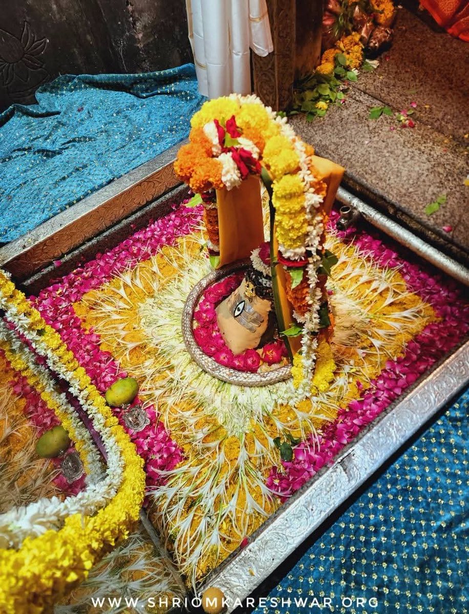 🚩जय ओंकार जी🚩
द्वादश ज्योतिर्लिंग में चतुर्थ, श्री ओंकारेश्वर में श्री ओंकार महाराज के शयन दर्शन।
ज्येष्ठ शुक्ल पक्ष अष्टमी स. 2082 सोमवार दिनांक-02/06/25

#omkareshwar #ओम्कारेश्वर