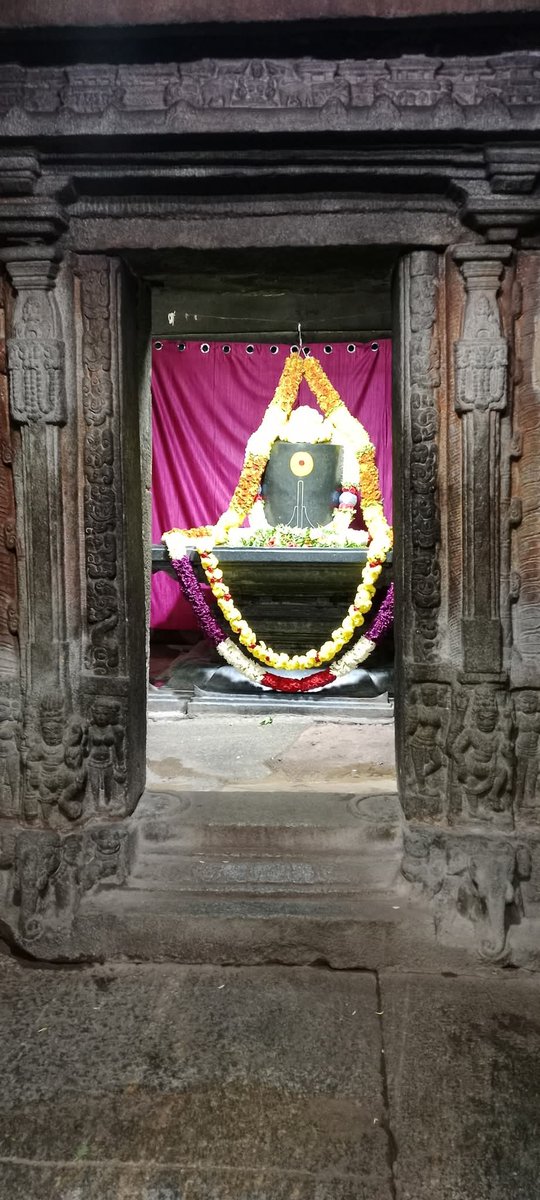 ShyamSPrasad's tweet image. Kannada is the foster mother of Sanskrit 

ಕ್ರಿ.ಶ.350 ರ ಸಮಯದಲ್ಲಿ ಕನ್ನಡ ನಾಡಿನಲ್ಲಿ ಸಂಸ್ಕೃತವನ್ನು ಕನ್ನಡ ಲಿಪಿಯಲ್ಲಿಯೇ ಬರೆಯಲಾಗುತ್ತಿತ್ತು.!!

ನಂದಿ ತಾಮ್ರಶಾಸನ -ಕನ್ನಡ ಭಾಷೆಯ ಪ್ರಾಚೀನತೆಗೆ ದಾಖಲೆ 

ಗಂಗ ವಂಶದ ಮೊದಲ ರಾಜನಾದ ಮಾಧವನು ಕೋಲಾರವನ್ನು ತನ್ನ ರಾಜಧಾನಿಯನ್ನಾಗಿಯೂ , ನಂದಿ ಗಿರಿಯನ್ನು ತನ್ನ…