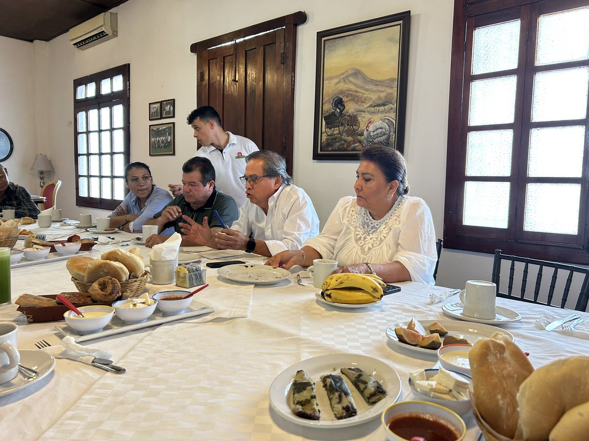 En reunión con nuestro delegado en #tapachula del registro público de la propiedad y el comercio en #Chiapas #RenanGalan #notariosregioncosta