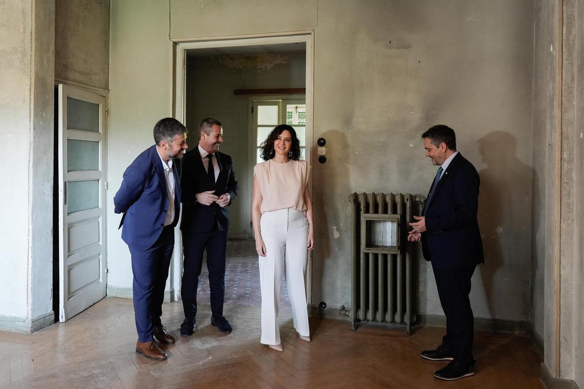 Isabel Díaz Ayuso (@idiazayuso) on Twitter photo Compramos en propiedad y reformamos la casa de Vicente Aleixandre para, además, crear la Casa de la poesía.
Que las generaciones del 98, del 14 y del 27, que componen la Edad de Plata, se den de nuevo la mano en este Madrid hispano y de todos los públicos. Compramos en propiedad y reformamos la casa de Vicente Aleixandre para, además, crear la Casa de la poesía.
Que las generaciones del 98, del 14 y del 27, que componen la Edad de Plata, se den de nuevo la mano en este Madrid hispano y de todos los públicos.