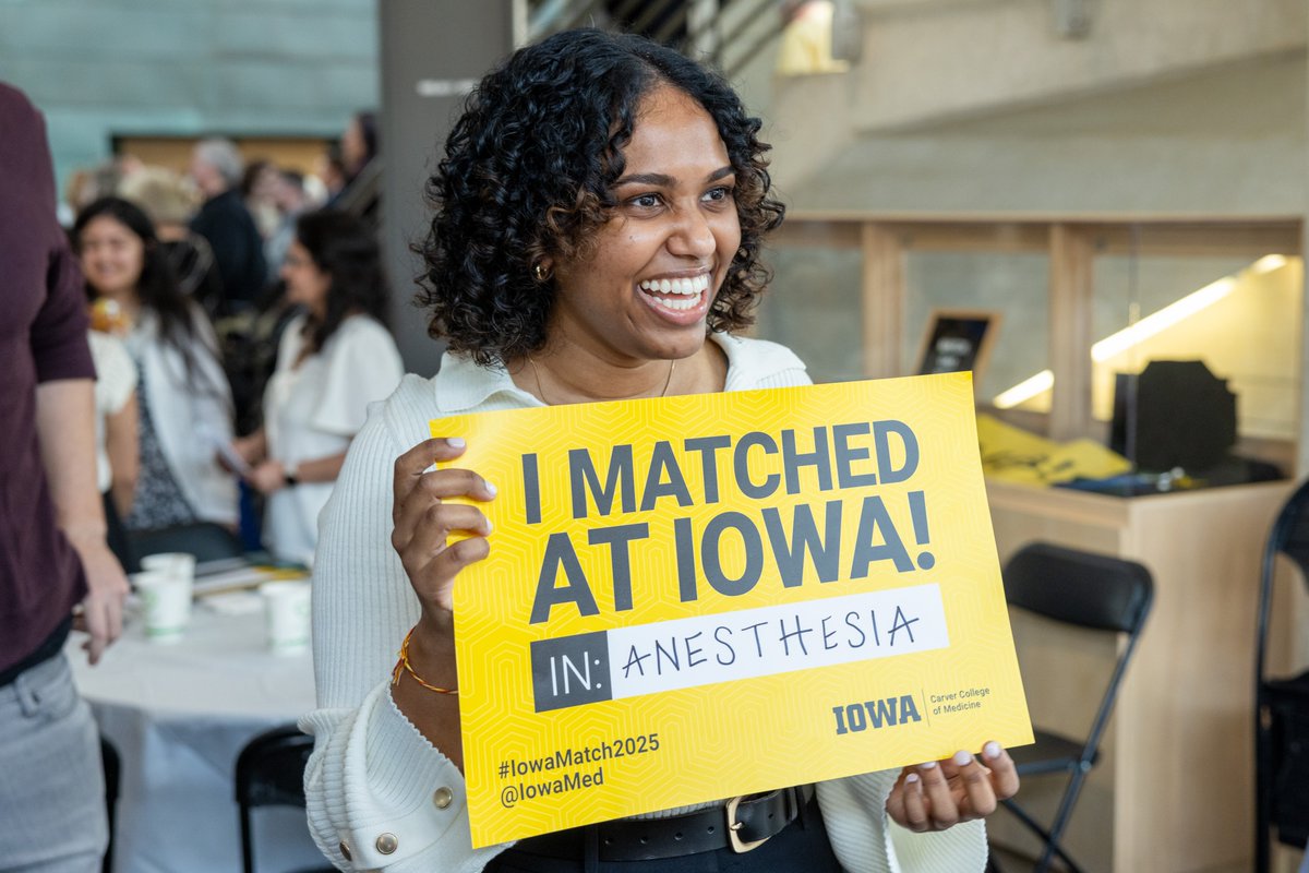 #MondayMemories🙌We're flashing back to the moment we welcomed our talented 2025-2026 PGY-1 class into the Department of Anesthesia family.💛🖤We are ecstatic to see this impressive group begin their academic journey on July 1! #MatchDay #AnesthesiaResidency #Uiowa