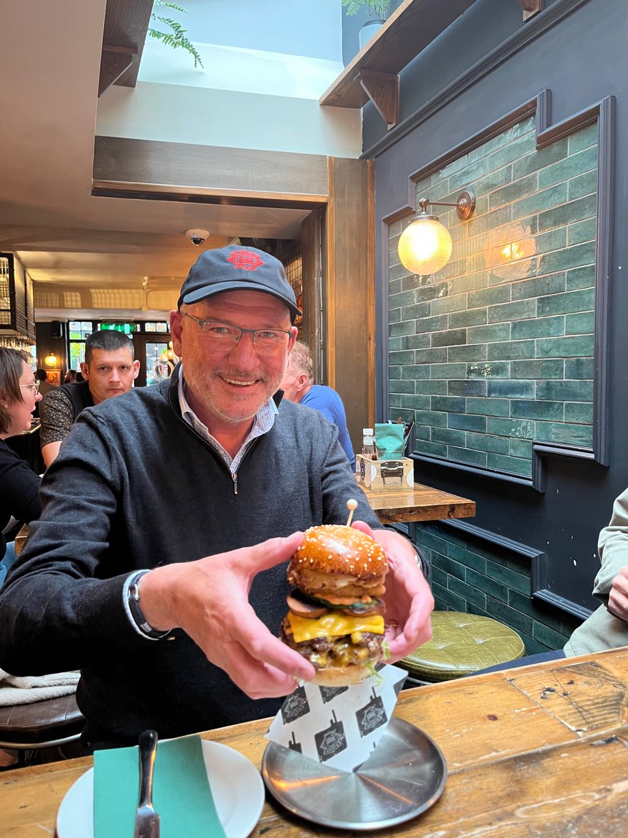 Throw back to the weekend before last! 🥳

Celebrating 10 years of Burger Shack with our specials😍🍔

#burger #youngspub #boroughmarket