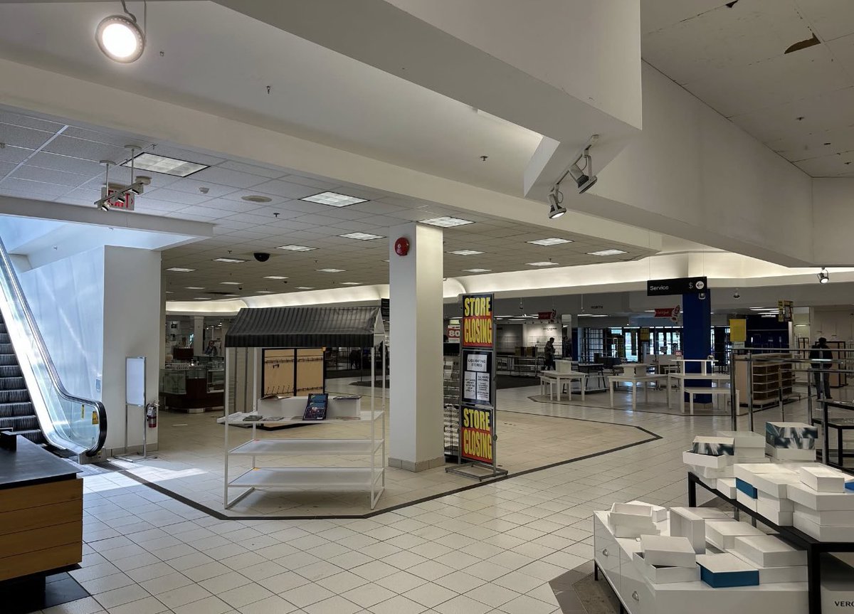 yegwave's tweet image. Sad day for Canadian retail as we say goodbye to The Hudson’s Bay after 355 years. 🥹💔🇨🇦