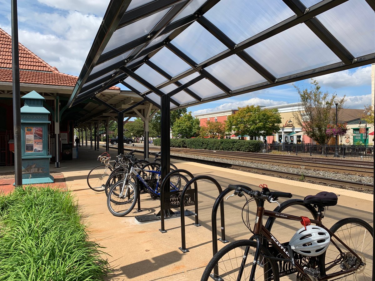 Manassas VA (@cityofmanassas) on Twitter photo El 5 de junio, 6 PM en Manassas Museum, una reunión pública explorará la posibilidad de juntar varias opciones de transporte, como <a href="/VaRailExpress/">Virginia Railway Express</a>, autobús OmniRide y más, en un solo lugar. Hay una presentación breve a las 7pm con interpretación al español.
manassasva.gov/mobility-hub El 5 de junio, 6 PM en Manassas Museum, una reunión pública explorará la posibilidad de juntar varias opciones de transporte, como <a href="/VaRailExpress/">Virginia Railway Express</a>, autobús OmniRide y más, en un solo lugar. Hay una presentación breve a las 7pm con interpretación al español.
manassasva.gov/mobility-hub