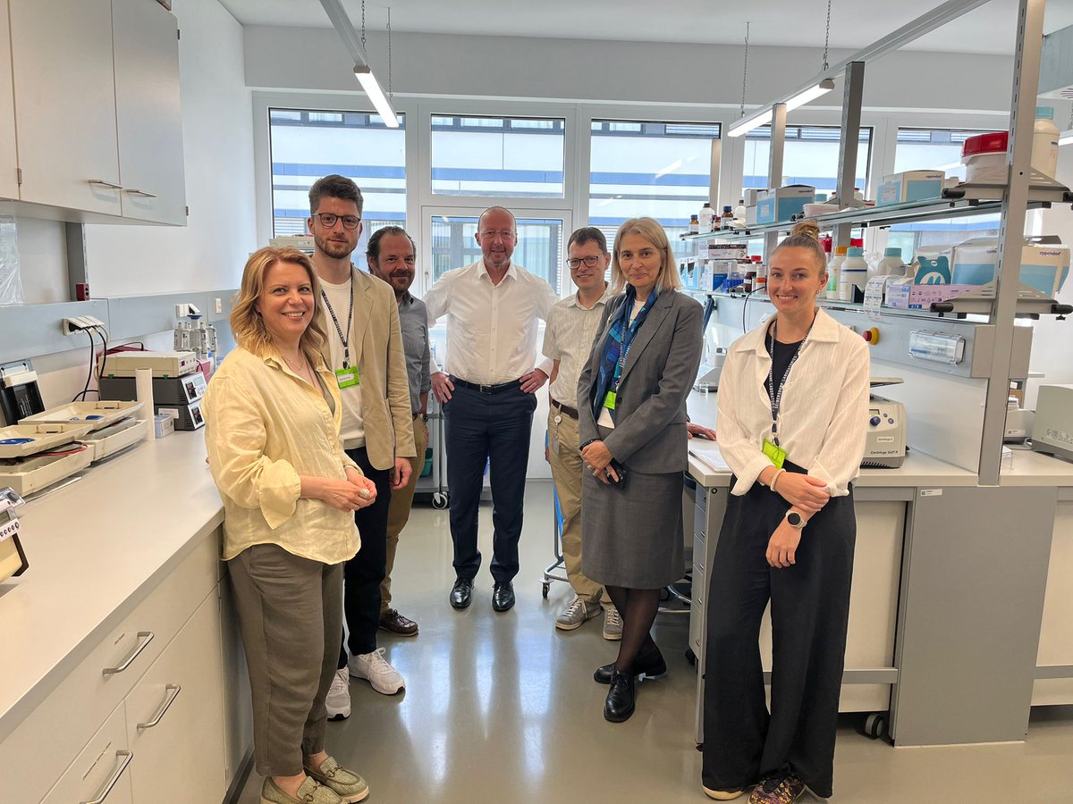 Im Rahmen der CEADO-Zusammenarbeit begrüßte die NADA Austria Neda Ojdanic, CEO der Anti-Doping-Kommission Montenegro, zu einem zweitägigen Arbeitsbesuch in Wien.
Im Fokus des Besuchs standen Testplanung, Prävention, Ergebnismanagement und Laboranalysen.