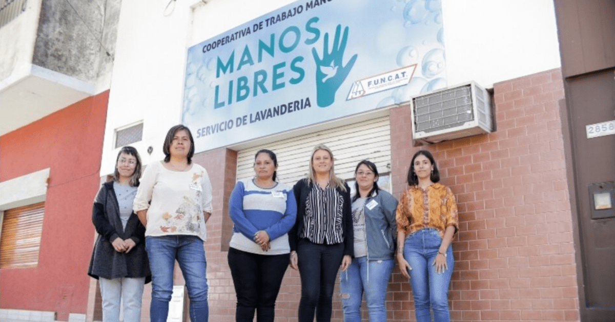 🧺 Manos Libres: una #cooperativa de #mujeres que, tras recuperar su libertad, construyen autonomía económica desde un lavadero artesanal en #SantaFe.
 Una historia de segundas oportunidades y #trabajo colectivo.

👉 Leé la nota completa: blog.edufors.com/2025/05/27/man…