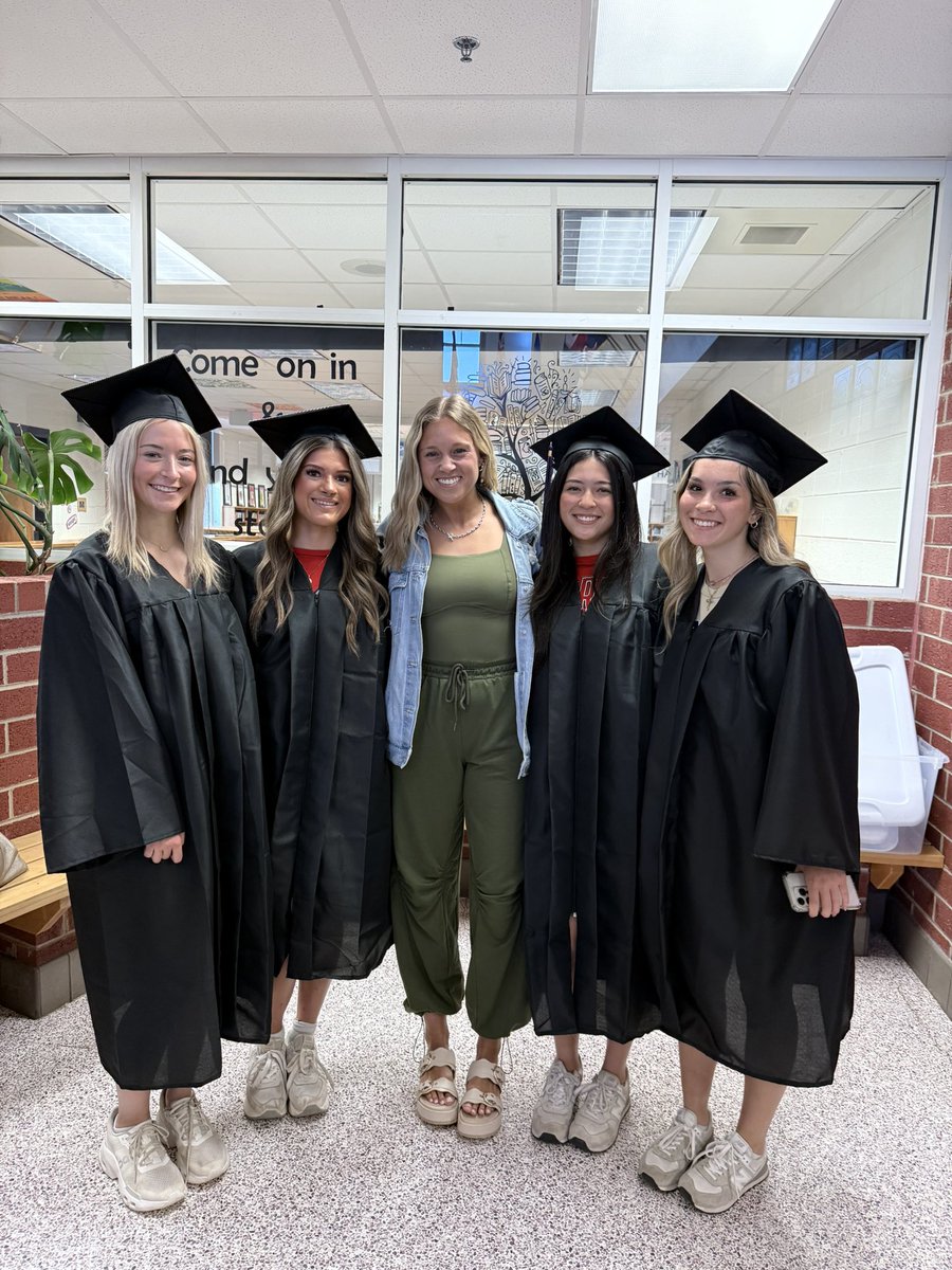 MissElizabethB tweet media