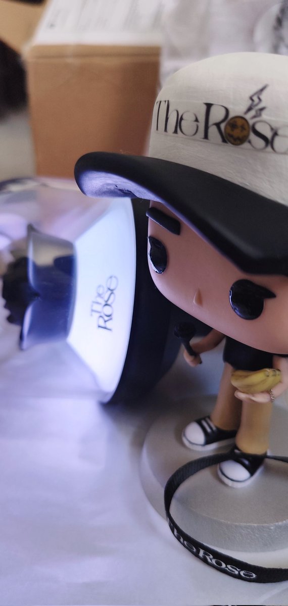 MariePrincess's tweet photo. Last week I had a big surprise: my first #Woosung's funko arrived🤍! What a beautiful work made by Vix Pops, thank you, I loved it🌹!
Now, I need #Dojoon, #Taegyeom & #Hajoon, to complete @TheRose_0803🖤!
PS: Woosung is holding a Black Rose🖤
#TheRose #더로즈 #WeGoAsOne https://t.co/PnsnWBjvtq