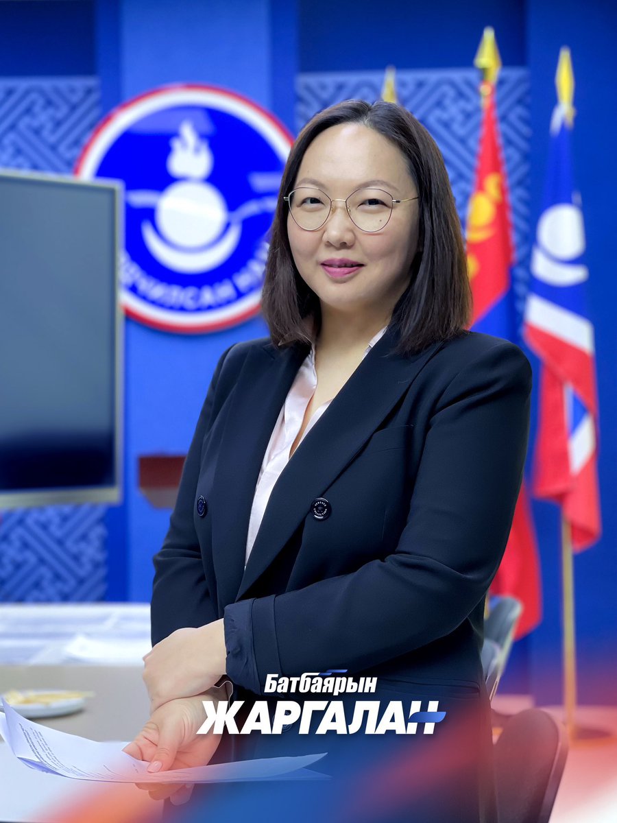 Монгол улсын Ерөнхий сайд айдсаар бус, итгэлээр улс орноо удирддаг юм.
Та ажлаа өөрийн хүсэлтээр өгчихвөл тэр чинь Ардчилалд оруулах хувь нэмэр.