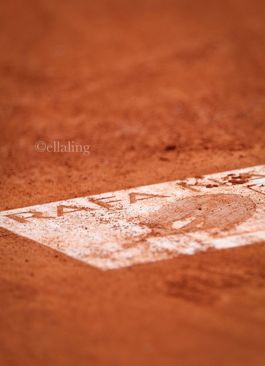 Couldn't love this dedication any more 🥰 <a href="/rolandgarros/">Roland-Garros</a> <a href="/RafaelNadal/">Rafa Nadal</a> <a href="/CanonUKandIE/">Canon UK and Ireland</a> #tennisphotography #rafa