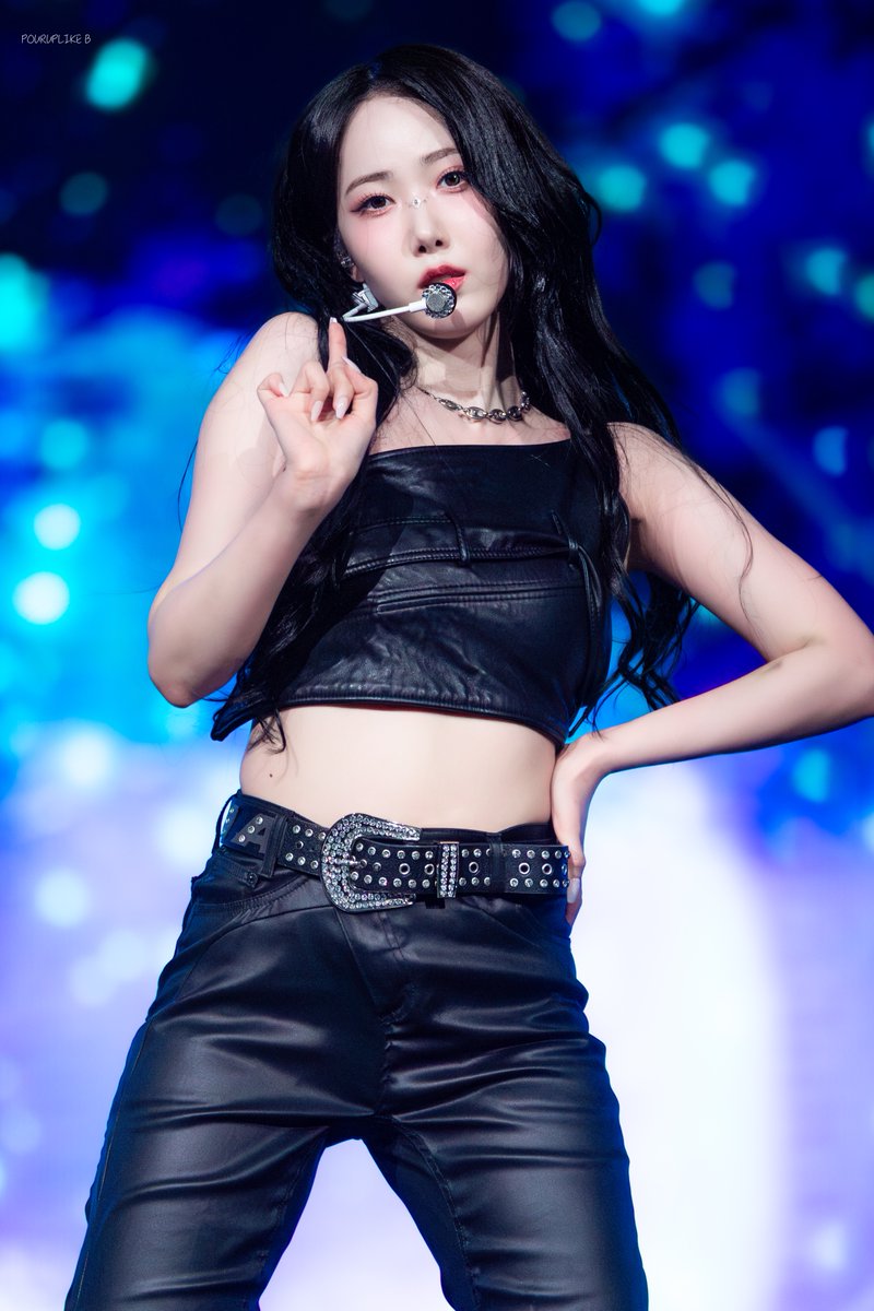 늘 건강하고 행복하길 바래💙
#여름의_시작을_신비롭게 
#HappyHWANGSINBday
#비비지 #VIVIZ #신비 #SINB