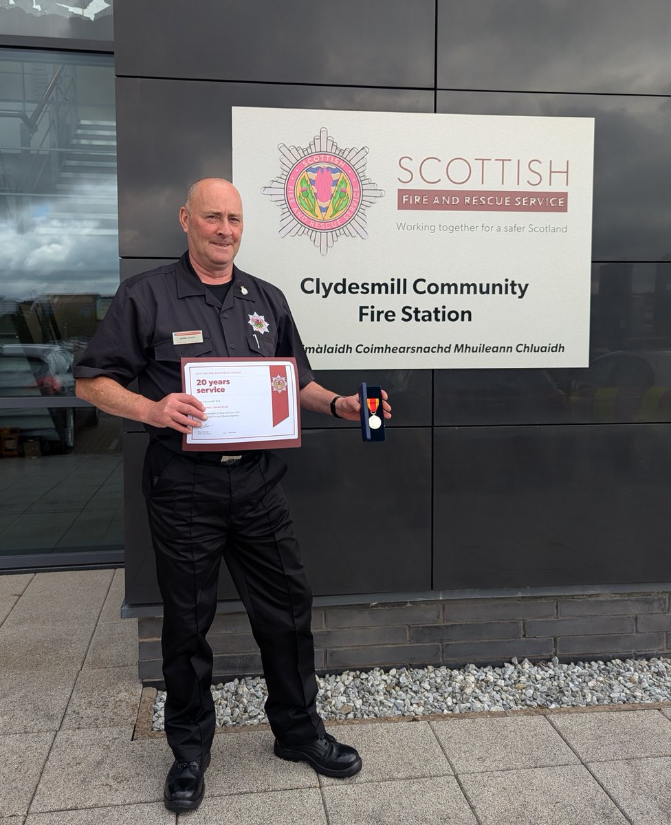 Congratulations to Community Firefighter Jim Scott on over 20 years of service with Scottish Fire and Rescue! 🎉👏🎉🚒 
Jim received his medal and certificate last week, and continues to work with communities across Lanarkshire.