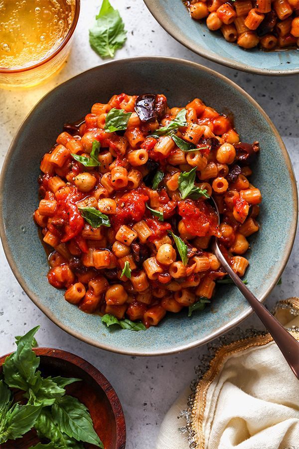 Ready to spice up your dinner routine? Say hello to Chickpea Puttanesca from @dishingouthealth. This recipe is a bold, briny, and unexpectedly delicious twist on a classic Italian favorite! 🇮🇹 Packed with: chickpeas, capers, olives, garlic &amp; tomatoes.
buff.ly/OijcMAu