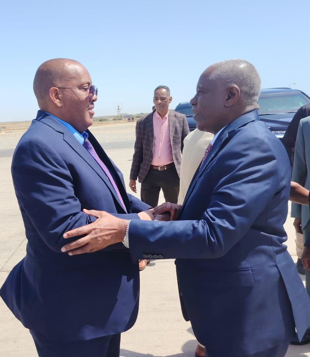 EthioGuardians's tweet photo. A high-level delegation led by NISS Director General @reda_getachew and and comprised of PM @AbiyAhmedAli’s East Africa Affairs Advisor @reda_getachew and other officials visited Port Sudan, the seat of Transitional Sovereignty Council. https://t.co/PnT6sSb46h