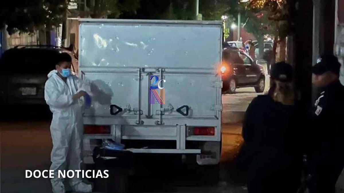 2CNews_'s tweet photo. 🔴 #TuxtlaGutierrezChiapas
Hombre muere desangrado tras ser herido por su pareja

En el fraccionamiento Casas Geo, un hombre identificado como Jorge Antonio perdió la v1d4 tras recibir una her1d4 en la pierna con un cuchillo carnicero, presuntamente a manos de su pareja sentimental durante una discusión. La agresión ocurrió dentro de su domicilio alrededor de las 05:40 h. Aunque recibió atención prehospitalaria, la h3m0rr4g14 fue mortal.

La presunta agresora fue localizada en el parque de Terán y quedó detenida. La Fiscalía ya investiga el caso.

#Chiapas #Noticia #Nacional
