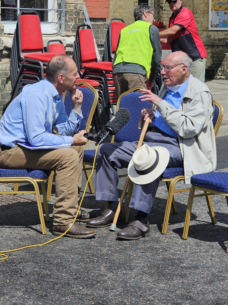 My 96-year-old grandfather, John Durrant, spoke at a special commemorative event to mark how, 85 years ago today, 1200 schoolchildren left Harwich and Dovercourt, evacuated from a risk area targeted by German bombers. <a href="/BBCLookEast/">BBC East</a> 

bbc.co.uk/iplayer/episod…