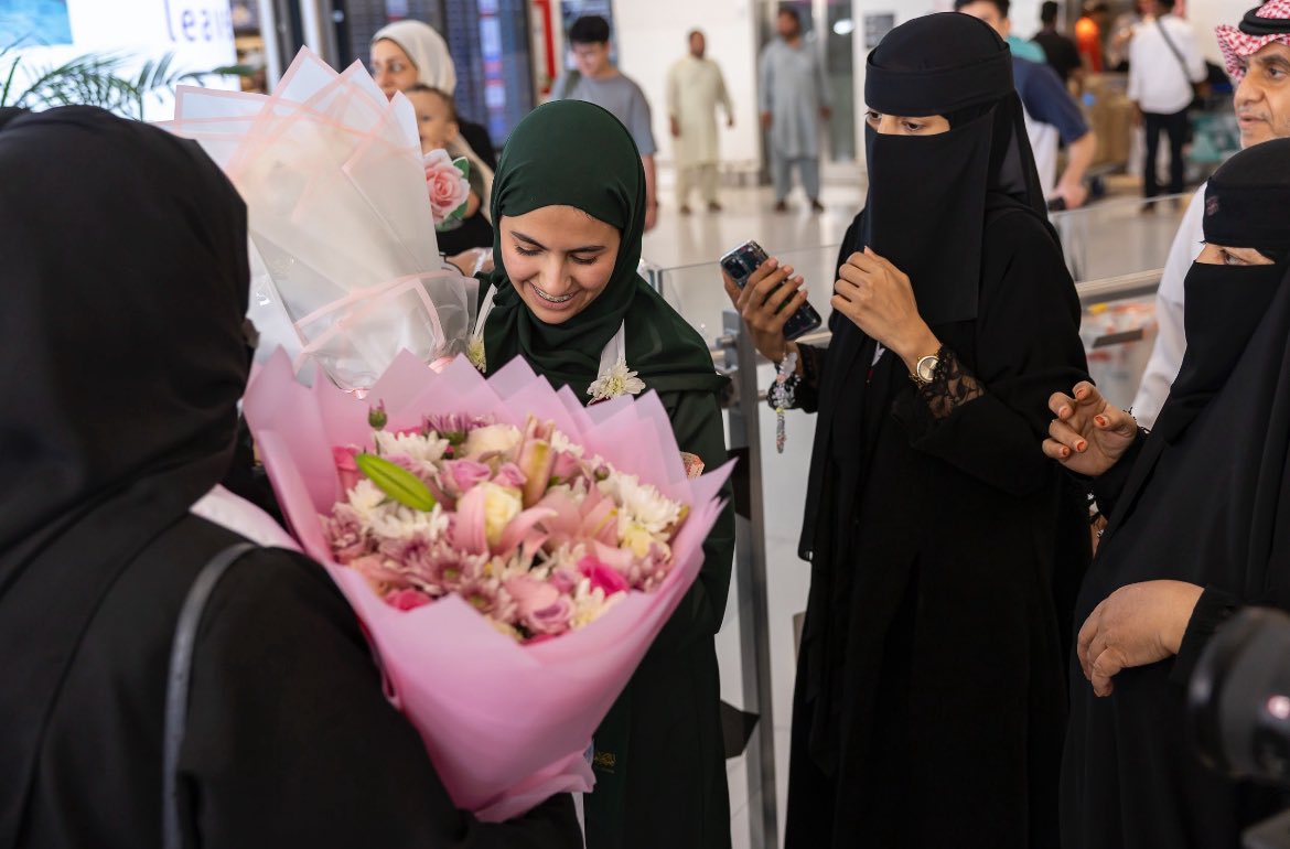 نوره آل طارش مستشارةومديرة تعليمية tweet media