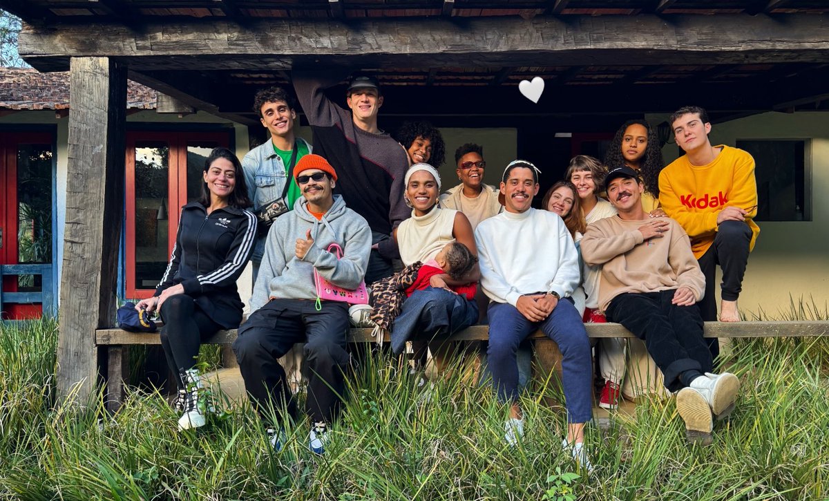 O lindo elenco de #GarotaDoMomento reunido em uma viagem 🤍