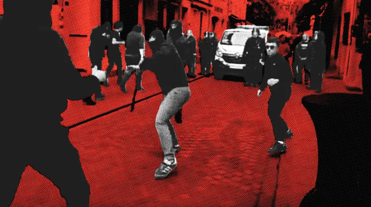 Nancy : recrudescence des agressions d'extrême droite

Plutôt  épargnée par la violence des groupes néo-fascistes, Nancy connaît aujourd'hui une résurgence de bandes d'extrême droite prêtes à faire le coup de poing. Plusieurs incidents mettant en cause des nervis cagoulés ont été