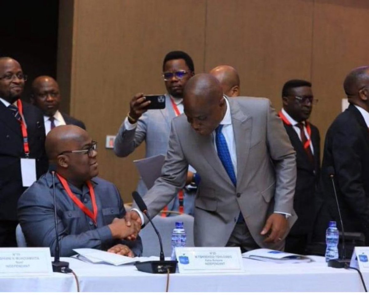 Christian Nyamabo (@chrisnyamabo) on Twitter photo Pendant des années, nous avons soufflé ce message aux oreilles du président <a href="/MartinFayulu/">Martin Fayulu</a> sans succès. Comme on dit “malgré la longueur de la nuit, le jour finit toujours par apparaître”.
Nous saluons cette lucidité politique, également de la part du Chef de l’État <a href="/fatshi13/">Félix A. Tshisekedi</a> qui Pendant des années, nous avons soufflé ce message aux oreilles du président <a href="/MartinFayulu/">Martin Fayulu</a> sans succès. Comme on dit “malgré la longueur de la nuit, le jour finit toujours par apparaître”.
Nous saluons cette lucidité politique, également de la part du Chef de l’État <a href="/fatshi13/">Félix A. Tshisekedi</a> qui