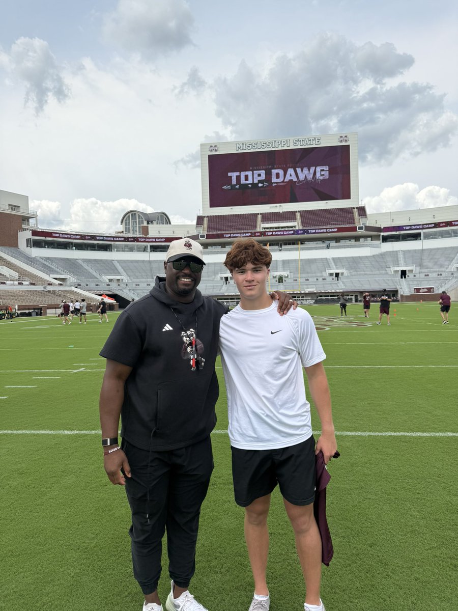 Gavinhiggins25's tweet image. Had a great time at MS State! Won the field comp with a 60 yarder. Looking forward to coming back.
@coach_connors1 @CoachCliffOdom @HailStateFB @HKA_Tanalski @PBS_EaglesFB