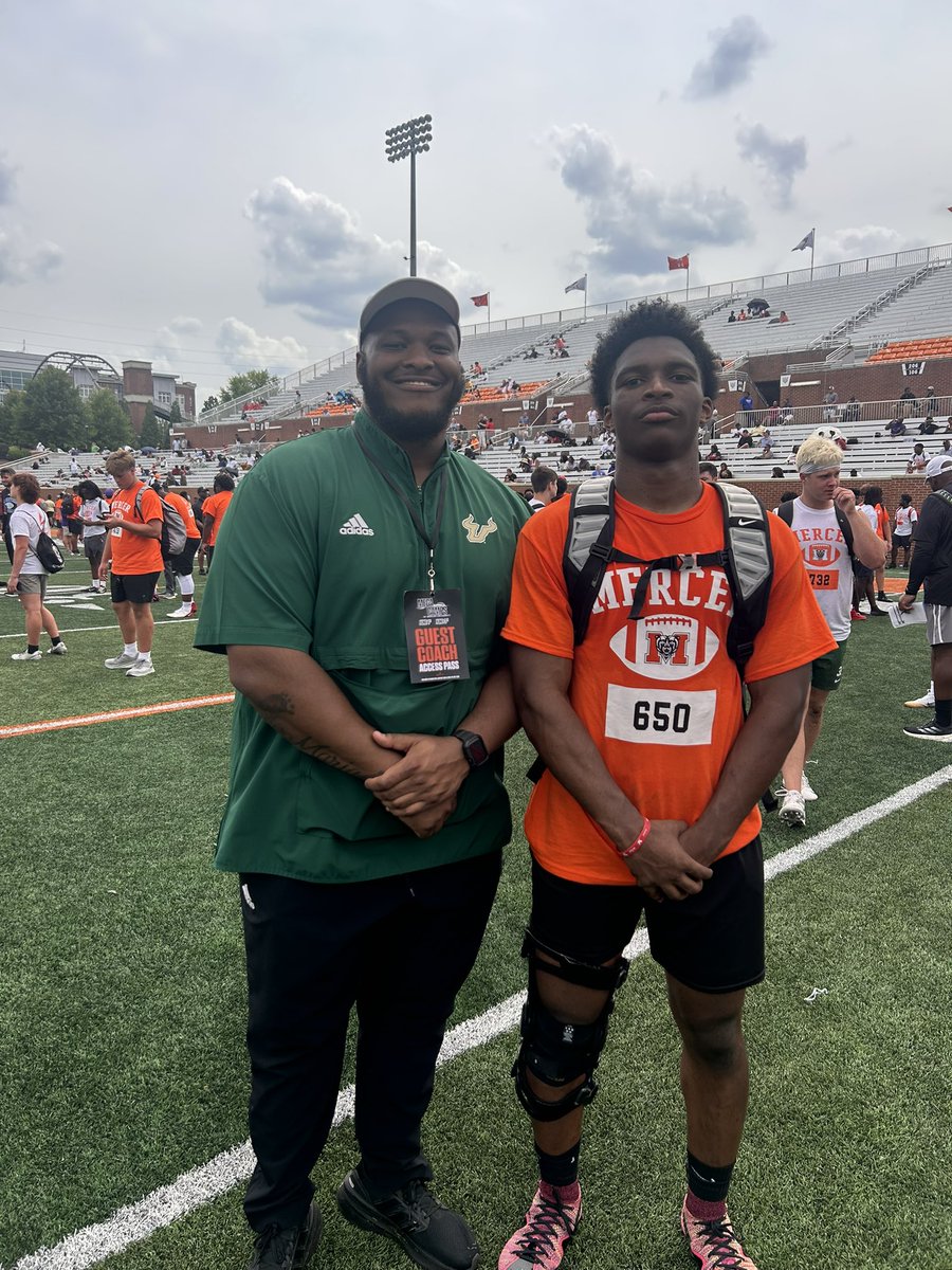 Cris2wavvyy's tweet photo. Had a great time at the Mercer University Mega Camp, I appreciate all the coaches that was helping me excel my game can’t wait to get after again💯 @Coach_KCH @Drew_Cronic @CSJ https://t.co/4lW0LNJSTa