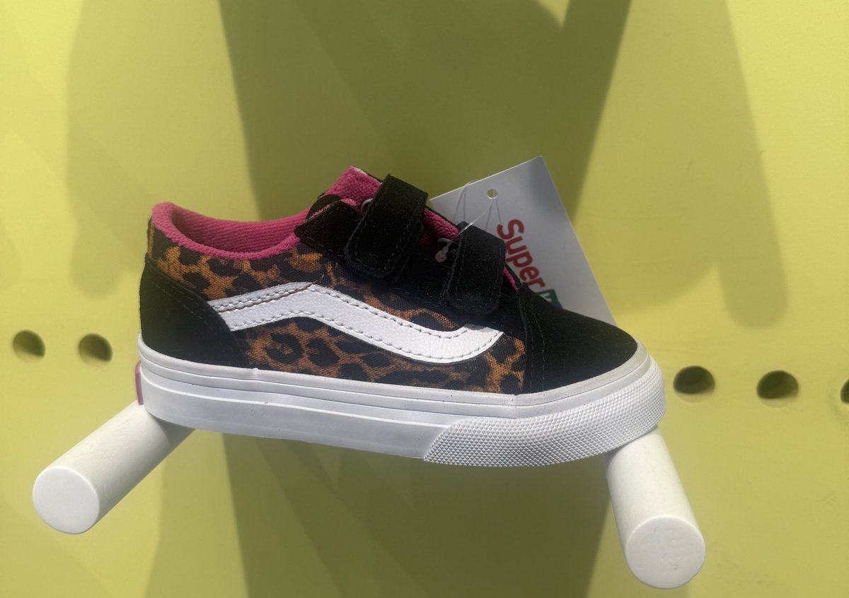 Nolur şu iki ayakkabının yetişkin versiyonunu yapar mısınız? İstek değil ihtiyaç çünkü 🥺