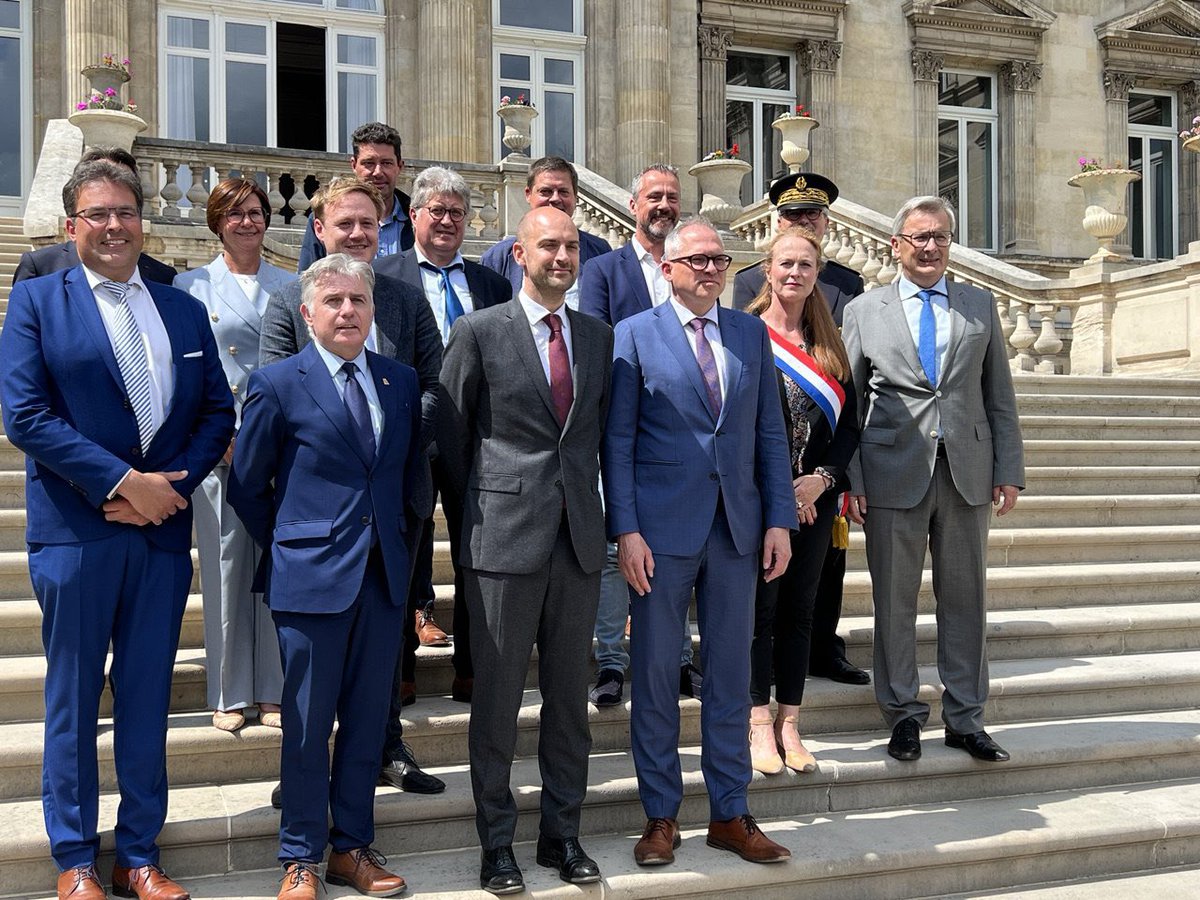 Violette Spillebout (@vspillebout) on Twitter photo đ #RĂSILIENCE #INONDATIONS
«âŻLâEurope est notre assurance-vie face aux sĂ©cheresses et aux crues.âŻÂ»
Ă #Lille et #Dunkerque, le ministre <a href="/jnbarrot/">Jean-NoĂ«l Barrot</a> a officialisĂ© le renforcement du partenariat transfrontalier France-Belgique sur la gestion de lâ#eau đ :
âïž Bassins-tampons et đ #RĂSILIENCE #INONDATIONS
«âŻLâEurope est notre assurance-vie face aux sĂ©cheresses et aux crues.âŻÂ»
Ă #Lille et #Dunkerque, le ministre <a href="/jnbarrot/">Jean-NoĂ«l Barrot</a> a officialisĂ© le renforcement du partenariat transfrontalier France-Belgique sur la gestion de lâ#eau đ :
âïž Bassins-tampons et