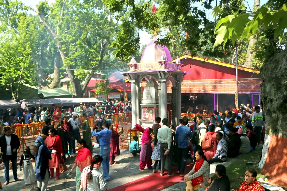 Devotion stronger than fear!  

As pilgrims arrive for the sacred Kheer Bhawani Mela in Tulmulla, #Ganderbal, the spirit of unity, faith &amp; tradition shines in #Kashmir.  

Elaborate security, warm hospitality &amp; unwavering belief mark #JammuKashmir’s commitment to peace &amp; heritage