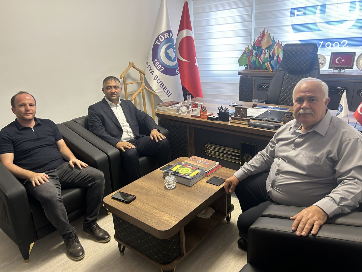 Nazik ziyaretlerinden dolayı Hekimhan İlçe Milli Eğitim Müdürümüz kıymetli büyüğüm Pirvani Temelli Beyefendiye ve İlçe temsilcimiz gardaşım Erhan Polat beyefendiye çok teşekkür ederim.