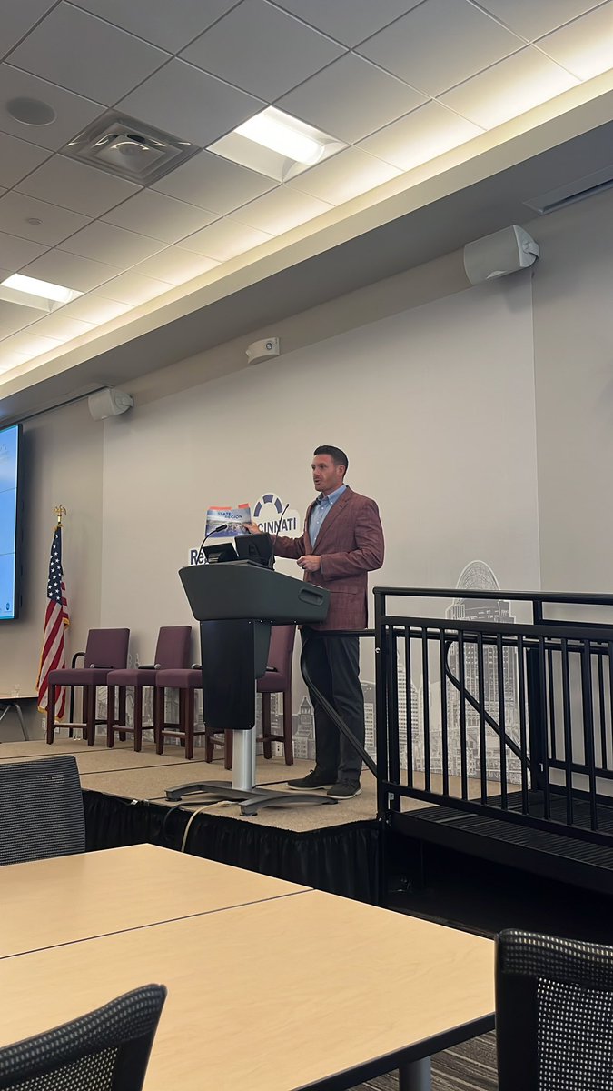 Cincinnati’s favorite data scientist <a href="/BRuddTweets/">Brandon wants 1 million more neighbors</a> sharing educational attainment numbers for the region with folks at <a href="/CincyChamber/">Cincinnati Regional Chamber</a> Regional Government Day!