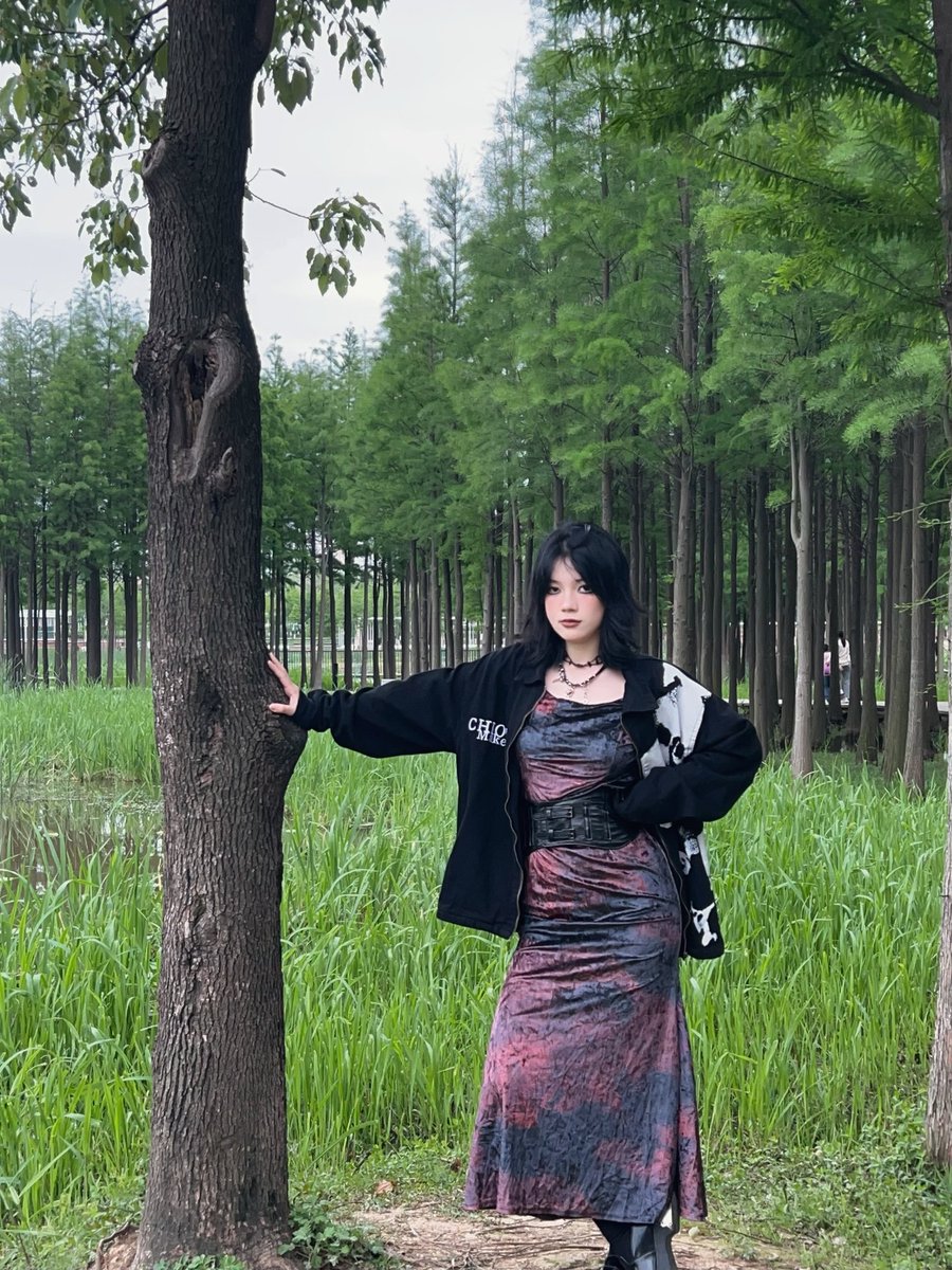 oi，美女，要不要跟我来树下乘凉