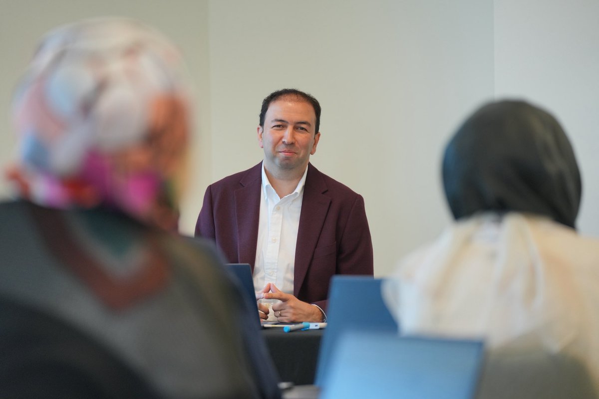 Geçtiğimiz dört hafta boyunca Enstitü Sosyal’de teoriden pratiğe yapısal eşitlik modellemesini aktardığım eğitimin sonuna geldik.

Farklı kurumlardan ve disiplinlerden gelen değerli katılımcılarla; YEM’in temel kavramlarını, modelleme mantığını, AMOS üzerinde uygulama adımlarını