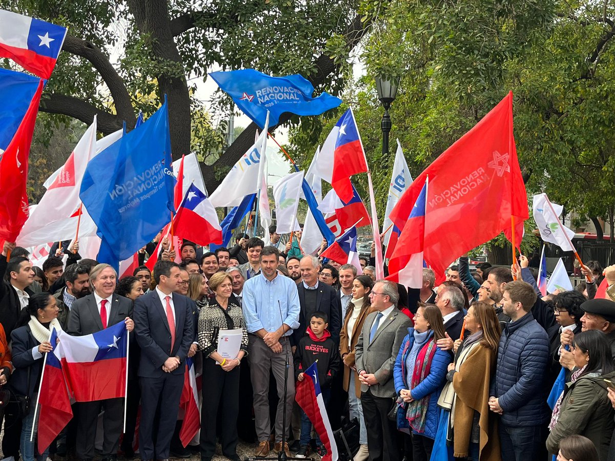 Diego Paulsen (@diegopaulsen) on Twitter photo Hoy <a href="/evelynmatthei/">Evelyn Matthei</a> inscribió su Pre Candidatura a la Presidencia de Chile. Volveremos a levantar a Chile con orden, progreso y esperanza #HacerLasCosasBien Hoy <a href="/evelynmatthei/">Evelyn Matthei</a> inscribió su Pre Candidatura a la Presidencia de Chile. Volveremos a levantar a Chile con orden, progreso y esperanza #HacerLasCosasBien
