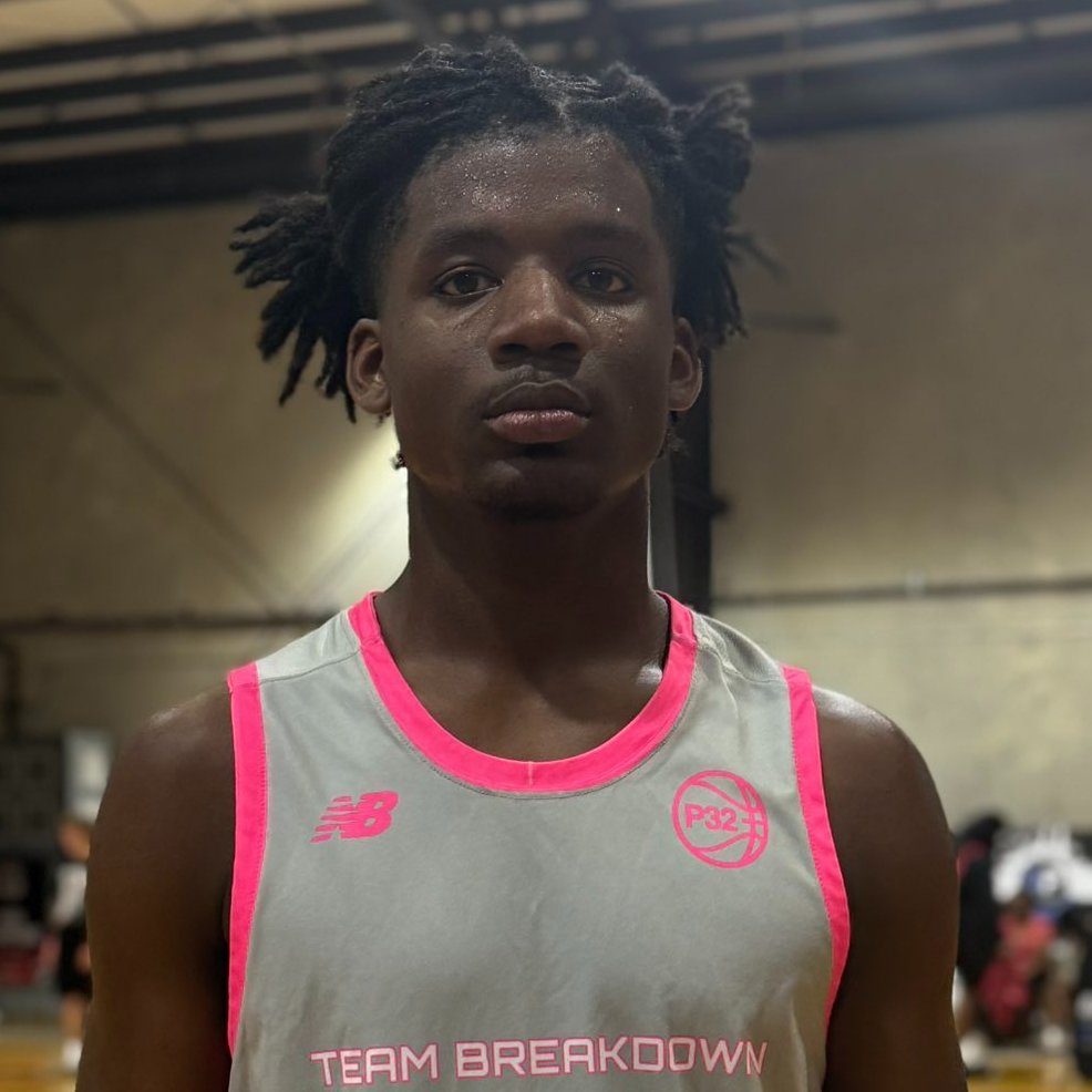 Shun Williams (@ontheradarhoops) on Twitter photo '26 Arcadian Davis was in full attack mode at the Memorial Day Classic.
He is a 6-7 wing who is a threat to throw down vicious dunks off lobs.
<a href="/RossVDG14/">Ross Van De Griek</a> EVAL:
ontheradarhoops.com/otr-hoops-memo… '26 Arcadian Davis was in full attack mode at the Memorial Day Classic.
He is a 6-7 wing who is a threat to throw down vicious dunks off lobs.
<a href="/RossVDG14/">Ross Van De Griek</a> EVAL:
ontheradarhoops.com/otr-hoops-memo…