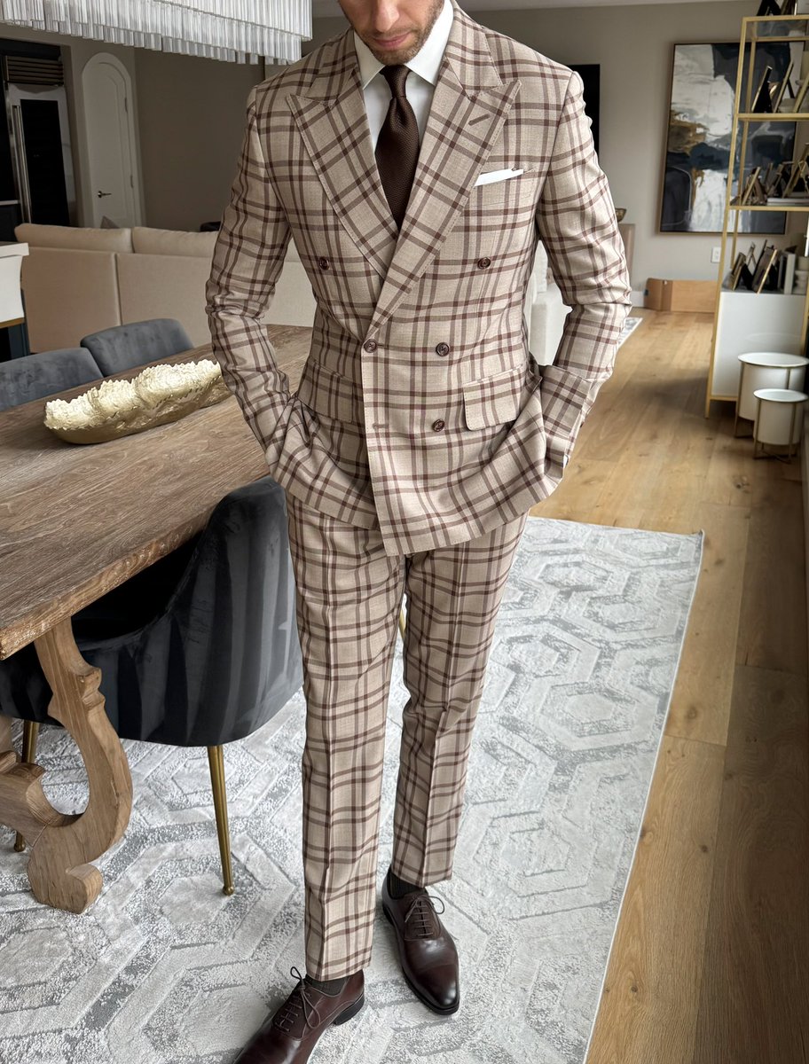 GentsPlaybook's tweet image. Best foot forward in the new brown double windowpane suit. #Sliced