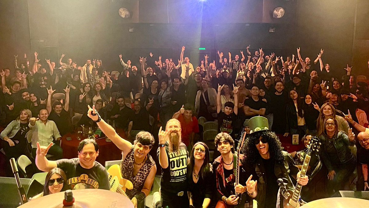 ¡Este fin de semana vibramos con un conciertazo inolvidable! Rock of Ages presentó Frontman Battles: Bon Jovi vs Guns N’ Roses, un show épico para los amantes del rock. ¡No te pierdas nuestros próximos eventos!
#ElTeatroDeLaCiudad #ViveUnaNuevaExperiencia #Concierto #RockEnVivo