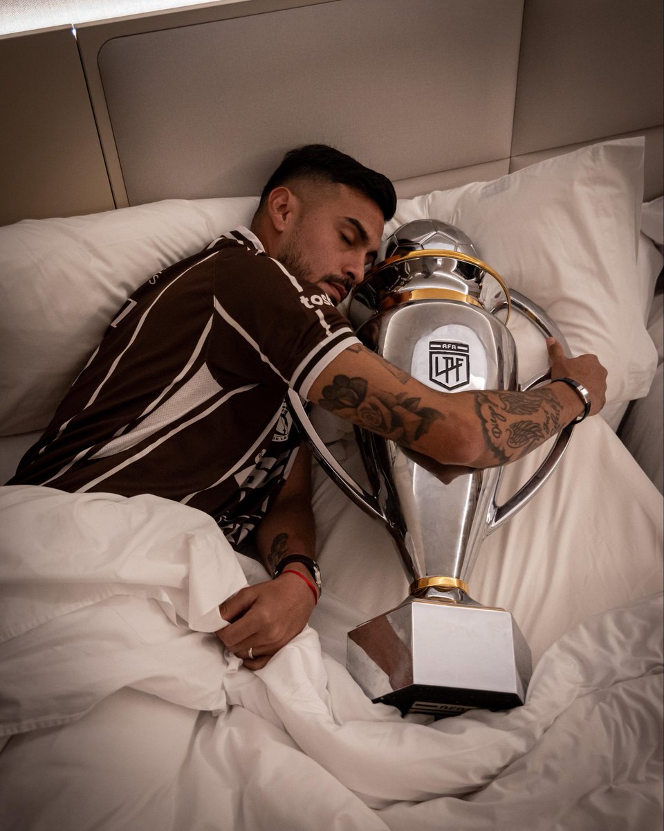 Buen día buen diaaaa, por acá recién despertando. Noche largaaaaa…

😂 Como se tuvieron que guardar las publicaciones algunos, ¿no? JAJAJAJAJAJAJA

Yo sé lo que ustedes están esperando, todo llega 🥰

#VamosCalamares🦑
