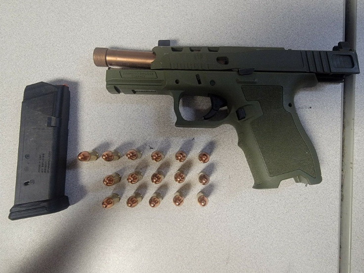 PPDJosephBusa's tweet image. Excellent work by the 39th District Violent Crime Reduction Team P/O Kology, P/O Stasik, P/O Stout, P/O Rosinski, P/O Lee & P/O Gershwin. 3 individuals in custody and 3 firearms recovered. @PPD39Dist
