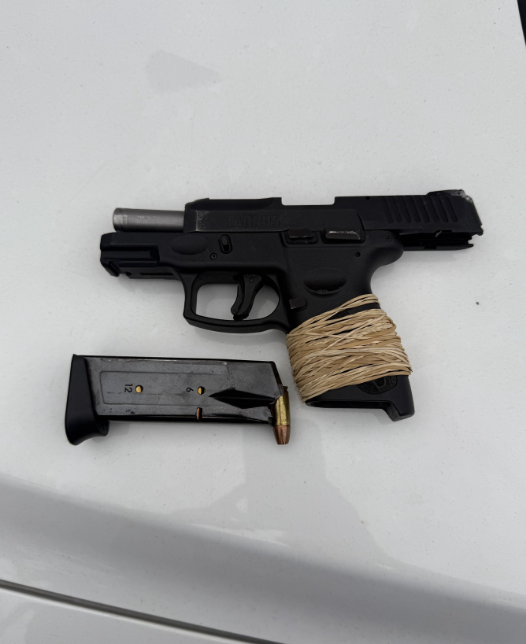 PPDJosephBusa's tweet image. Excellent work by the 39th District Violent Crime Reduction Team P/O Kology, P/O Stasik, P/O Stout, P/O Rosinski, P/O Lee & P/O Gershwin. 3 individuals in custody and 3 firearms recovered. @PPD39Dist