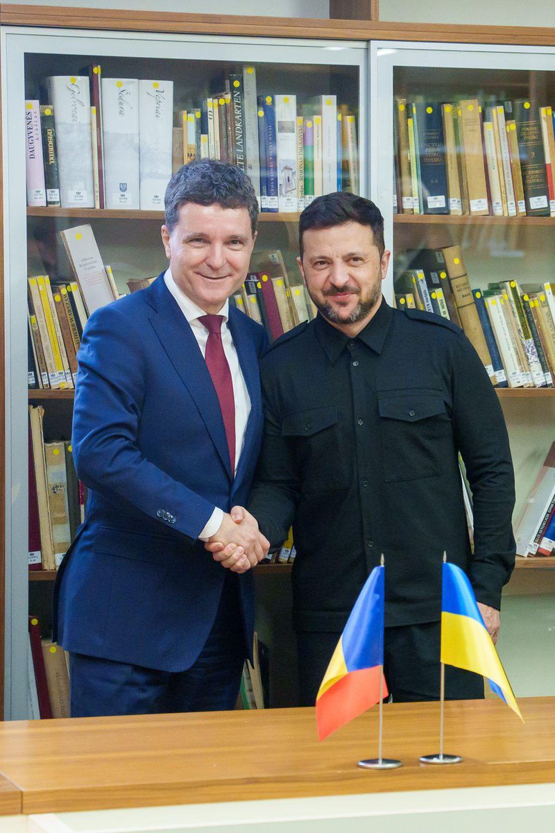 Nicușor Dan (@nicusordanro) on Twitter photo I met with <a href="/ZelenskyyUa/">Volodymyr Zelenskyy / Володимир Зеленський</a> at the #B9Summit in Vilnius. The Ukrainian people continue to show great courage in defending our shared values of freedom and democracy. A just and lasting peace can only be achieved through strength. Romania will continue to stand with Ukraine and I met with <a href="/ZelenskyyUa/">Volodymyr Zelenskyy / Володимир Зеленський</a> at the #B9Summit in Vilnius. The Ukrainian people continue to show great courage in defending our shared values of freedom and democracy. A just and lasting peace can only be achieved through strength. Romania will continue to stand with Ukraine and
