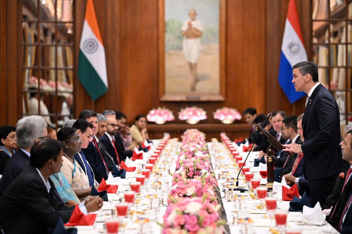 President Droupadi Murmu received President Santiago Peña Palacios of Paraguay at Rashtrapati Bhavan and hosted a banquet in his honour. The two leaders agreed that there is immense potential to further deepen the ties between India and Paraguay, based on our shared values and